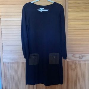 Navy pullover long sleeve dress with brown contrast pockets.